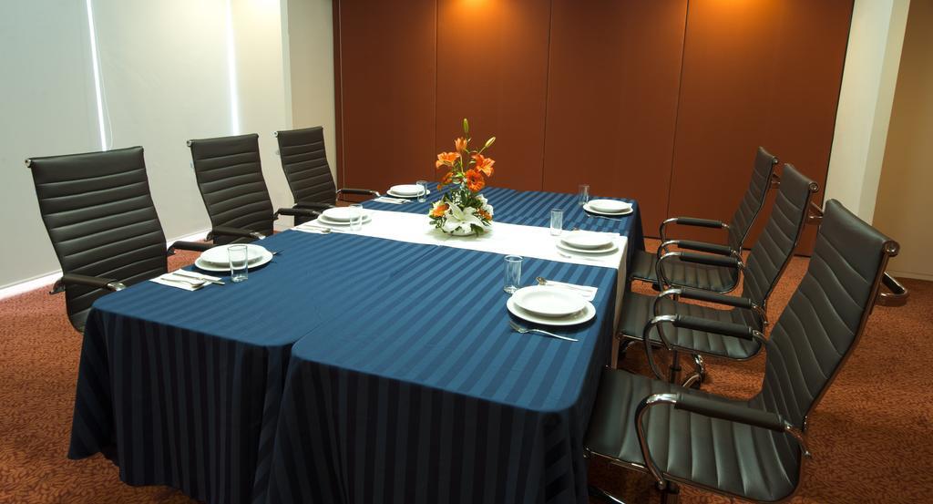 มิซิออน เอ็กซ์เพรส เกเรตาโร Hotel ภายนอก รูปภาพ