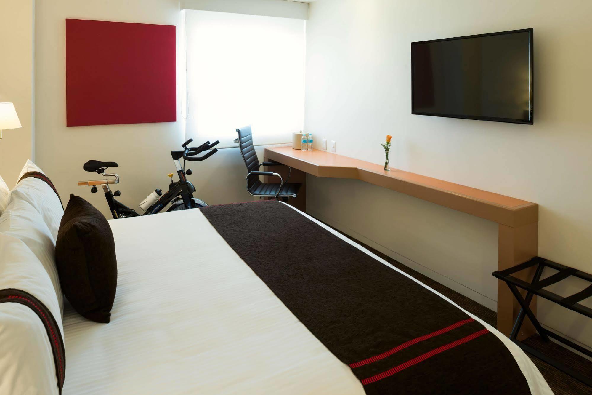 มิซิออน เอ็กซ์เพรส เกเรตาโร Hotel ภายนอก รูปภาพ