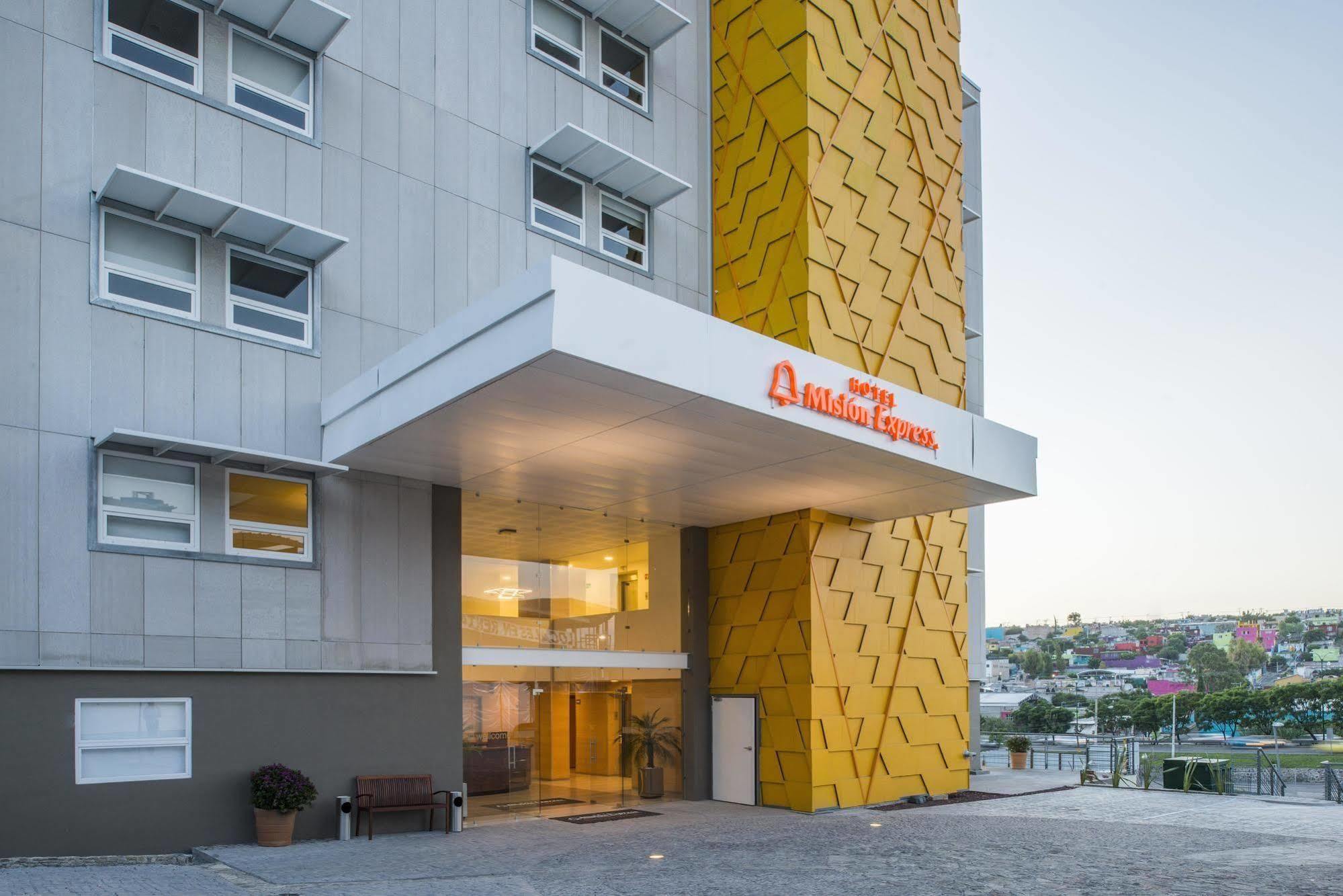 มิซิออน เอ็กซ์เพรส เกเรตาโร Hotel ภายนอก รูปภาพ