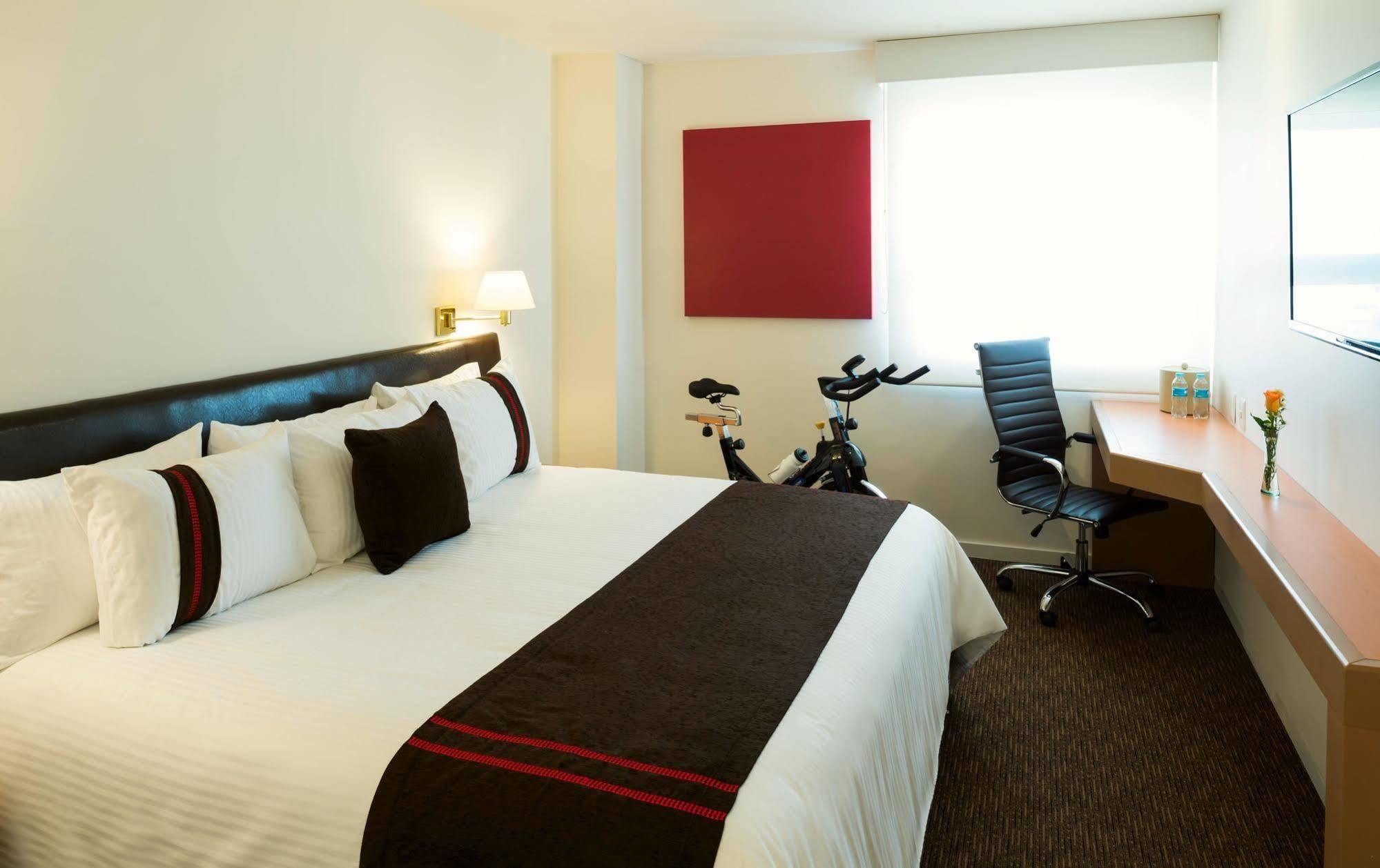 มิซิออน เอ็กซ์เพรส เกเรตาโร Hotel ภายนอก รูปภาพ