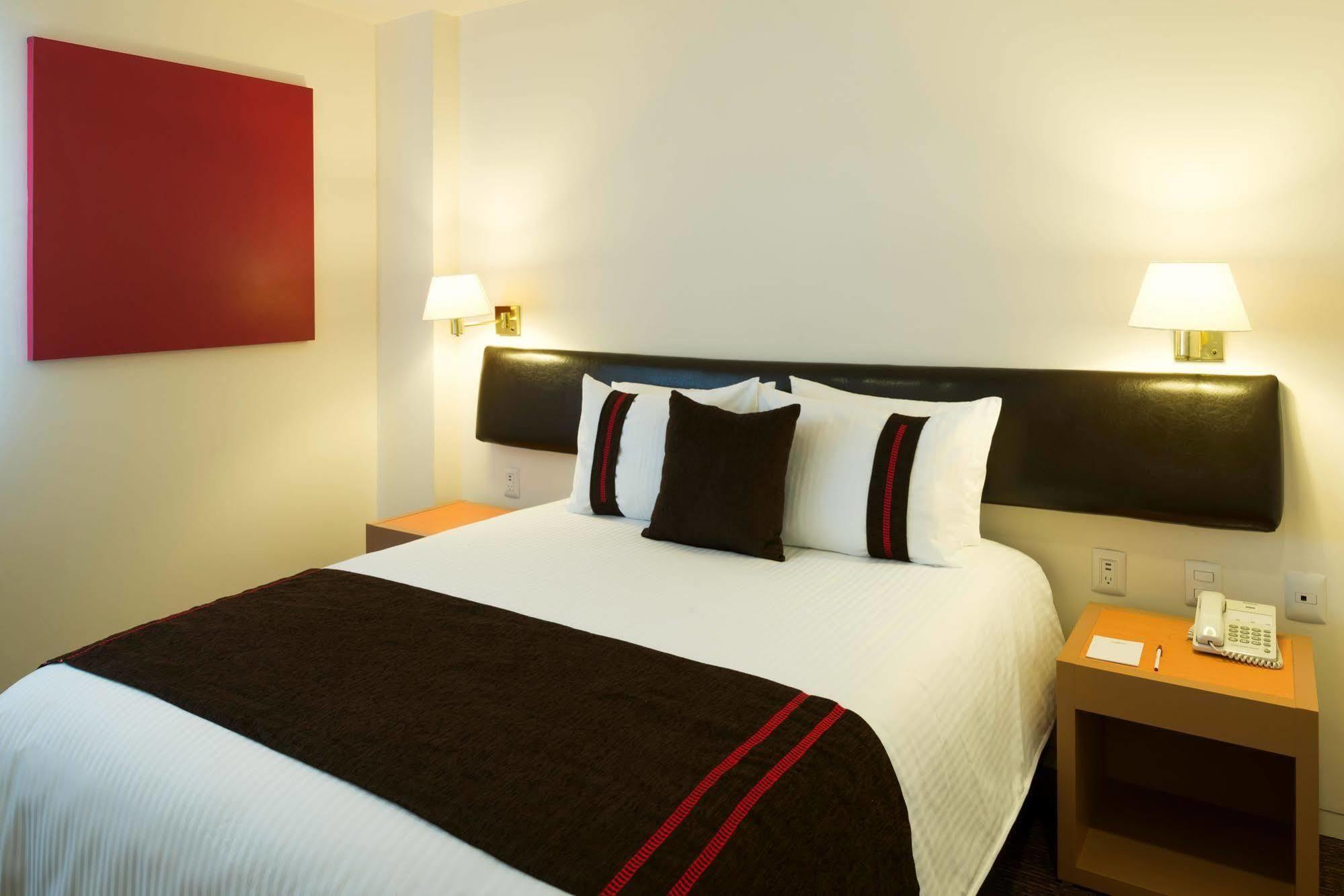 มิซิออน เอ็กซ์เพรส เกเรตาโร Hotel ภายนอก รูปภาพ