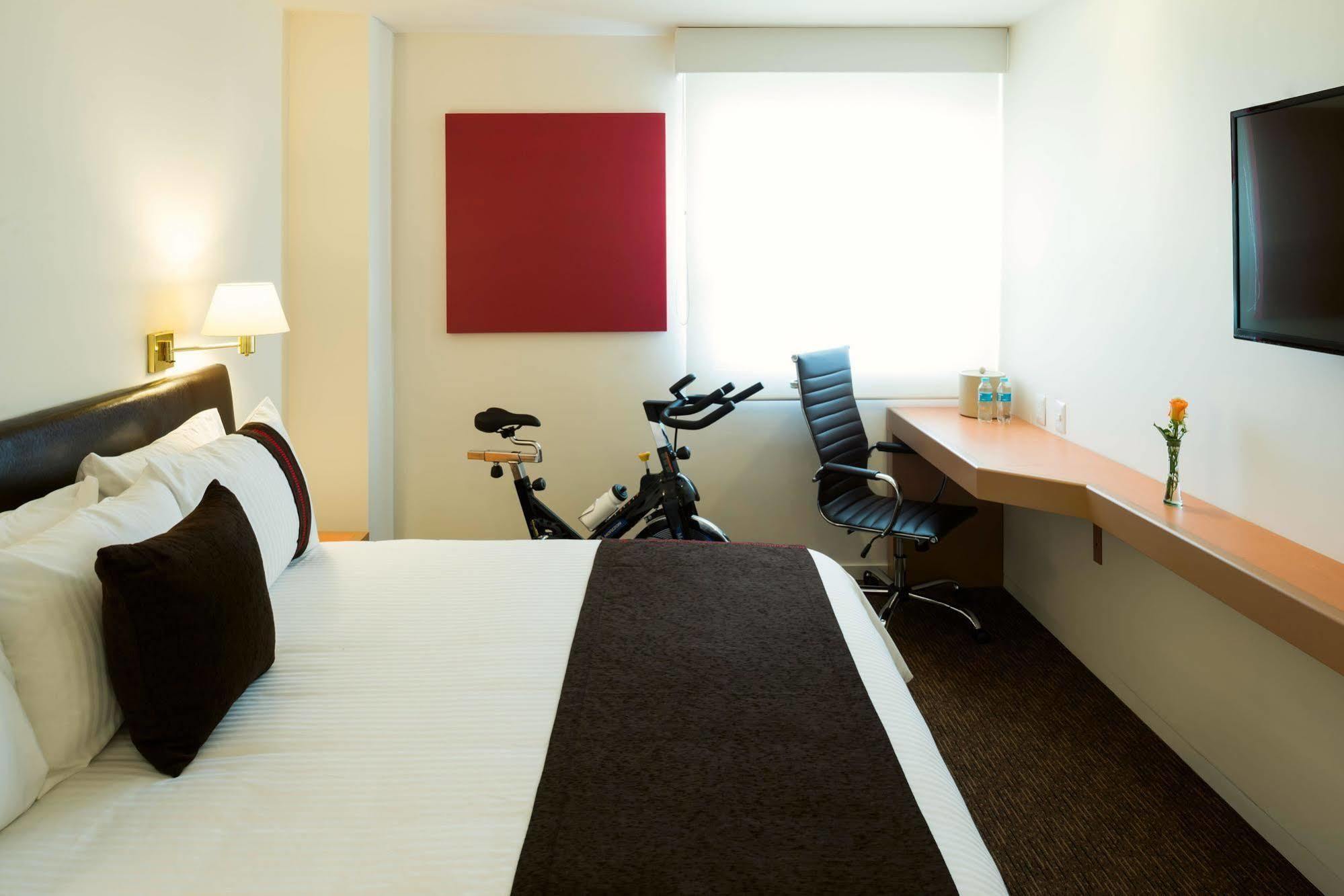 มิซิออน เอ็กซ์เพรส เกเรตาโร Hotel ภายนอก รูปภาพ