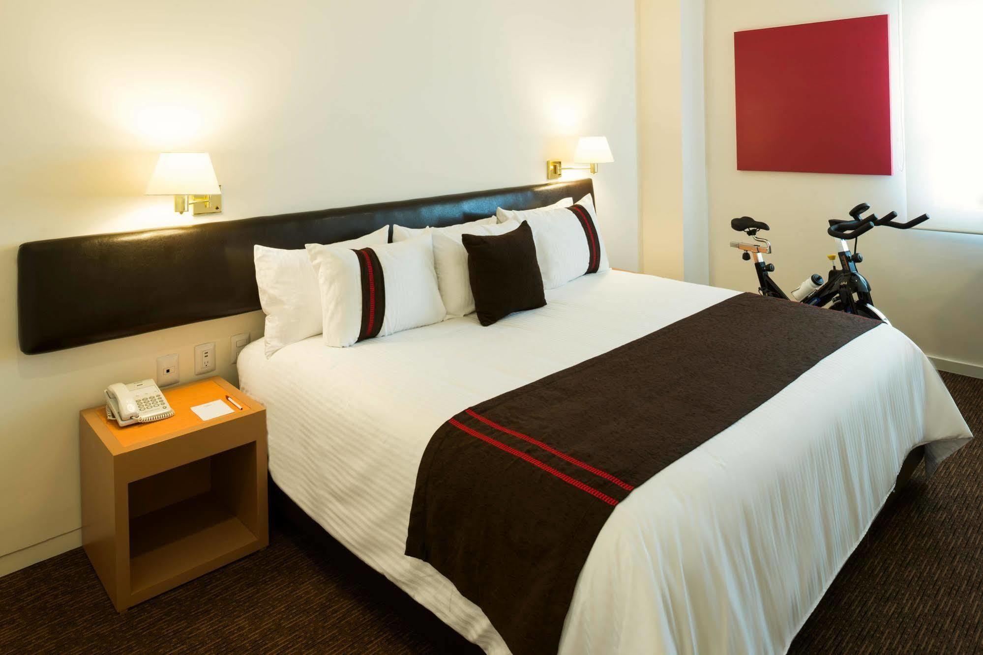 มิซิออน เอ็กซ์เพรส เกเรตาโร Hotel ภายนอก รูปภาพ